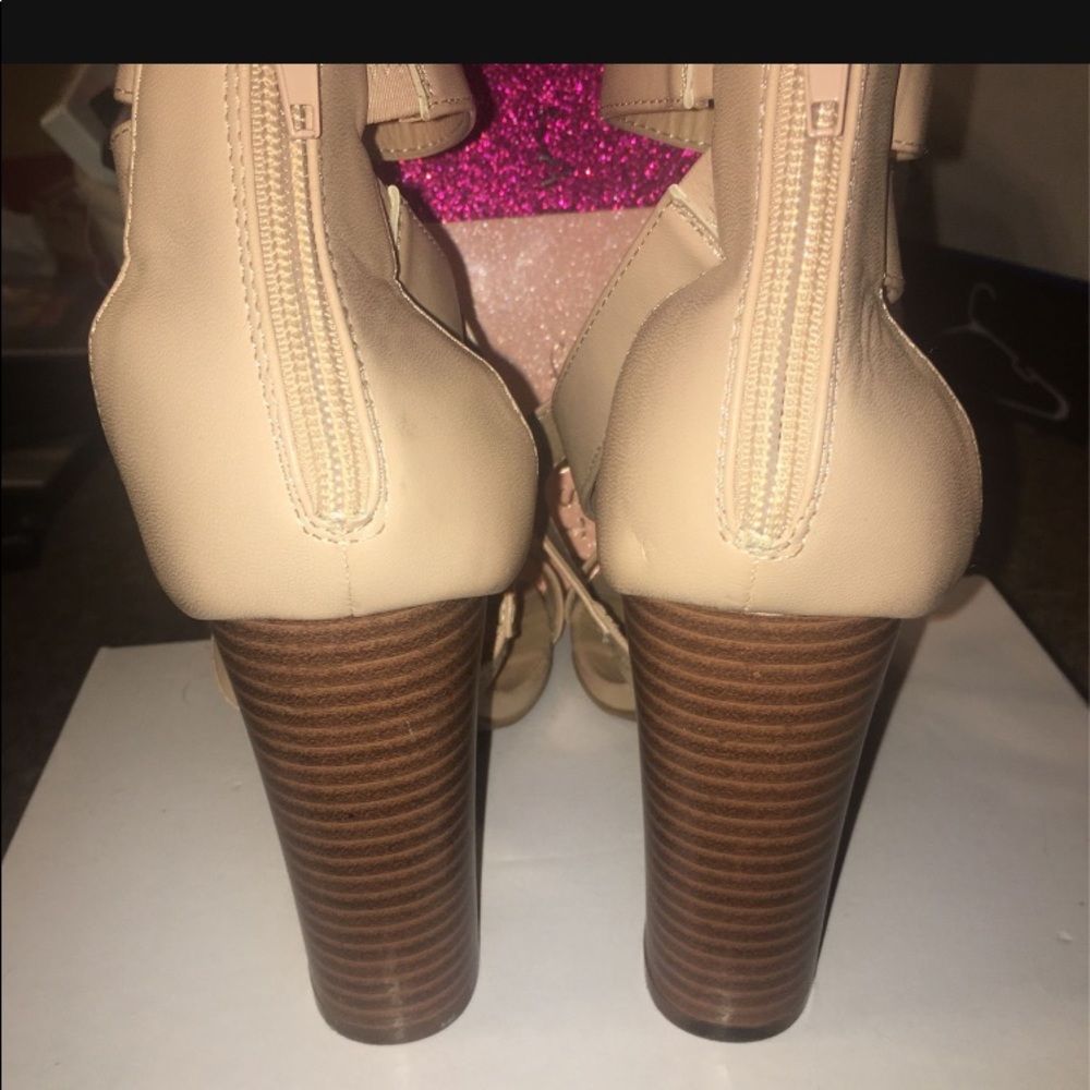 Heels - Picture 2 of 3